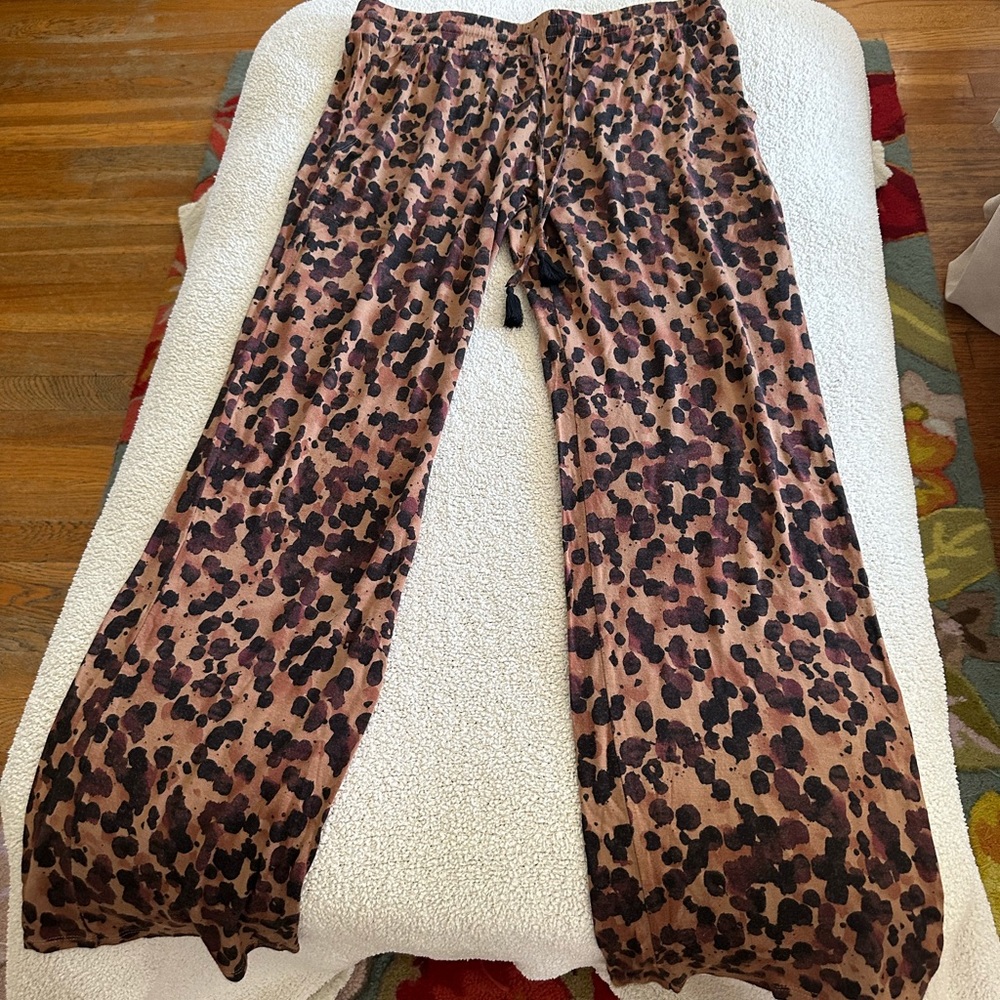 Leopard print lounge pants with pockets